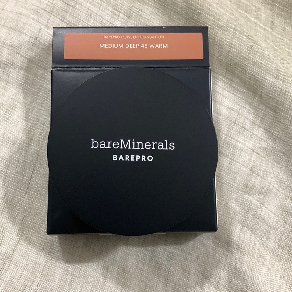 bareMinerals Barepro 16hr Skin-Perfecting Powder Foundation